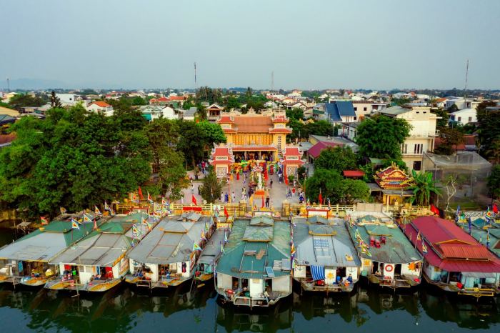 Điện Hòn Chén Huế 