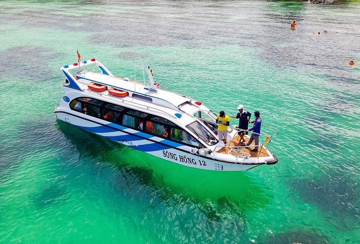 Di chuyển đến Hòn Gầm Ghì Phú Quốc bằng cano