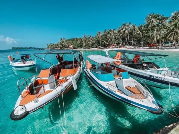 Di chuyển ra Hòn Mây Rút Phú Quốc bằng tàu thuyền