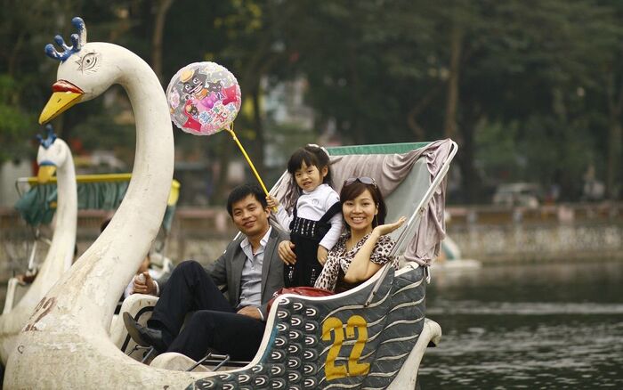 Khu dã ngoại gần Hà Nội cho trẻ em - Công viên Thủ Lệ