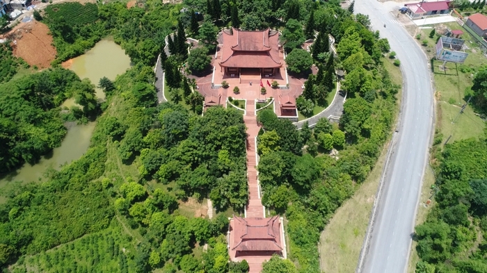 Nhà tưởng niệm Chủ tịch Hồ Chí Minh là nơi để dâng hương bác Hồ.