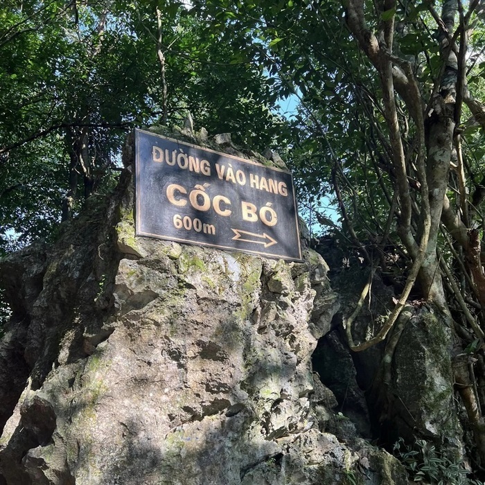 Hang Cốc bó là địa danh thiêng liêng nổi tiếng Pác Bó Cao Bằng. 