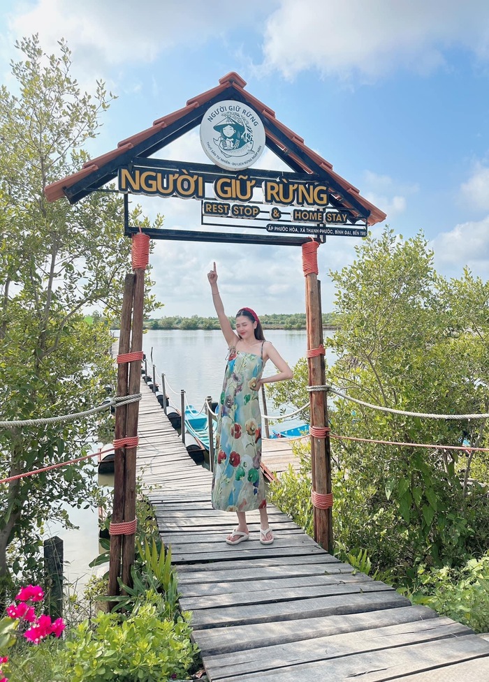 Khu du lịch Người Giữ Rừng Bến Tre là khu sinh thái nổi tiếng của miền Tây