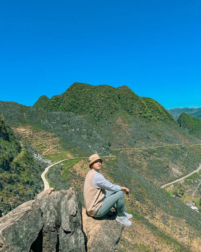 Đèo Mã Pí Lèng đưa bạn tới với làng Pả Vi Hà Giang