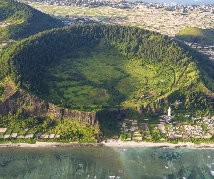 Những ngọn núi lửa đẹp ở Việt Nam - Núi Giếng Tiền