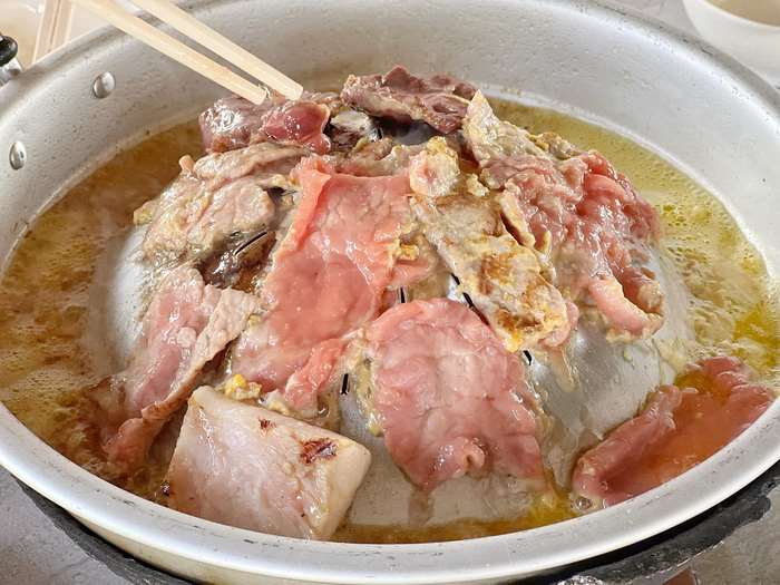 Quán Bò Leo Núi Ánh Hồng là cái tên quen thuộc với dân sành ăn khi đến Tân Châu An Giang.