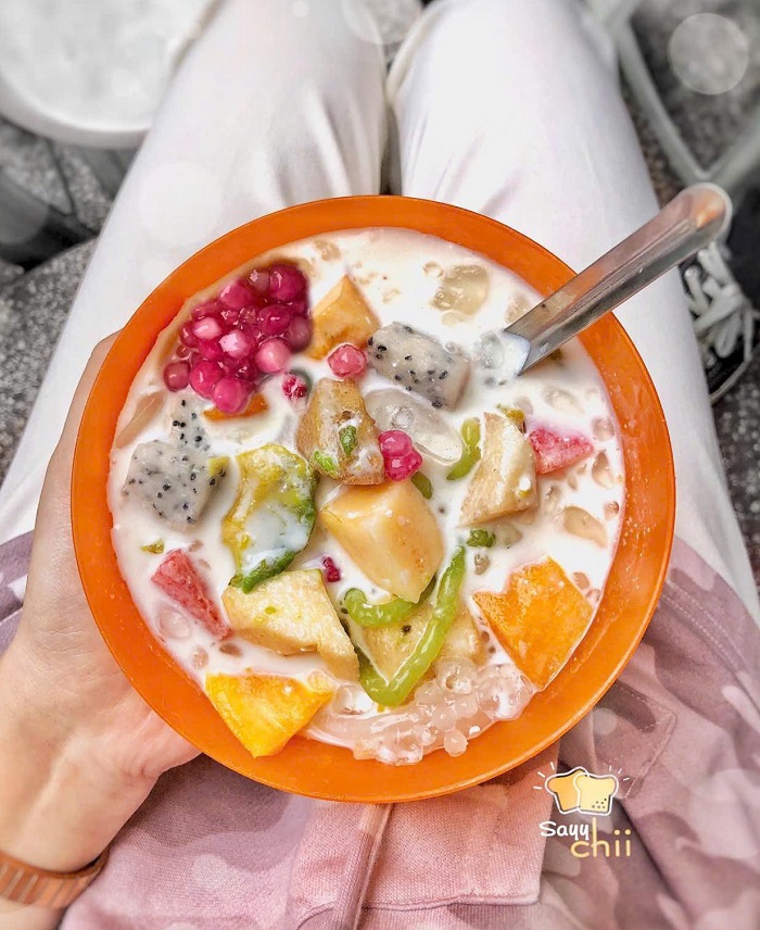 Bát chè bự chảng lót dạ xế chiều tại quán chè ngon nổi tiếng Hà Nội