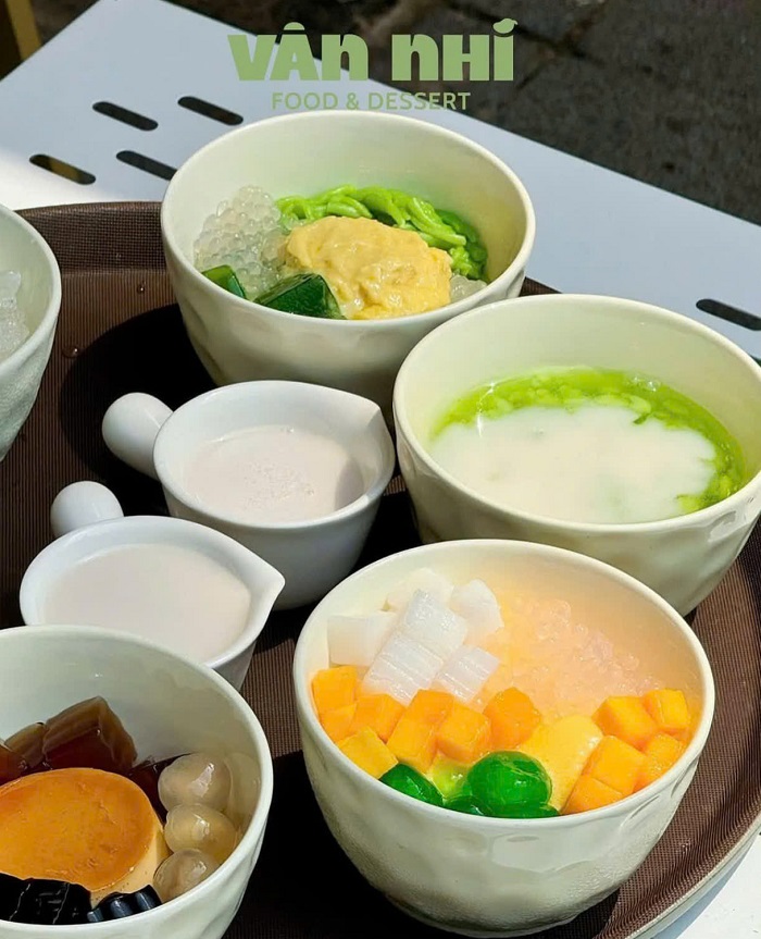 Quán chè ngon nổi tiếng Hà Nội trên phố Lý Thường Kiệt