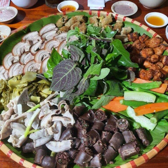 Heo mẹt Bình Phước là niềm tự hào của ẩm thực địa phương và là một bản hoà tấu đặc sắc. 