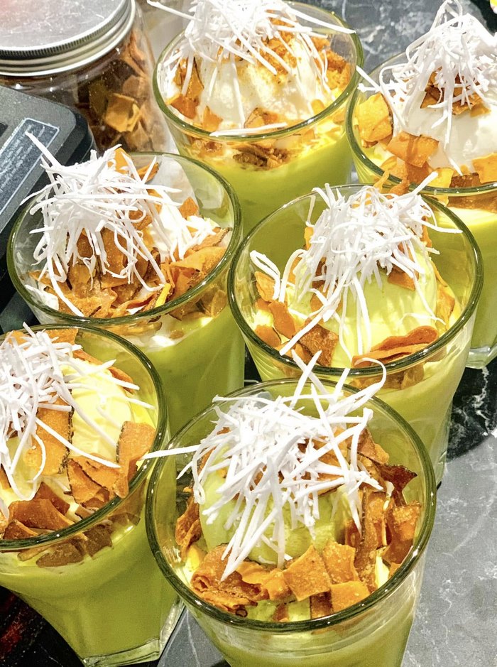 Món kem bơ ở quán Xuka nổi bật với lớp kem bơ mịn màng béo ngậy