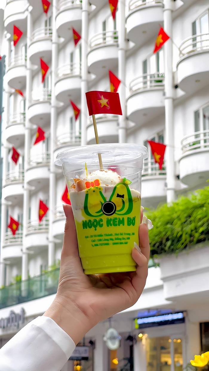 Ngọc Kem Bơ là một trong những quán kem bơ ngon nổi tiếng ở Hà Nội.