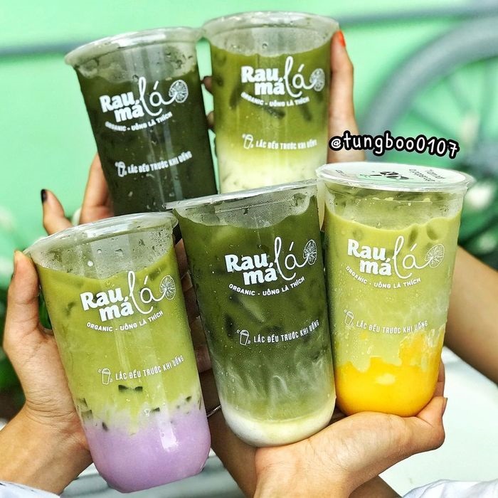 Rau ma Lá là quán được nhiều bạn trẻ yêu thích. 