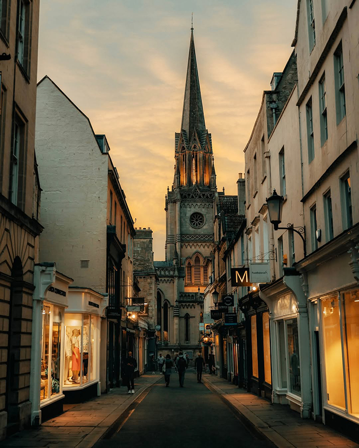 Di chuyển bằng máy bay tới thành phố bath nước anh