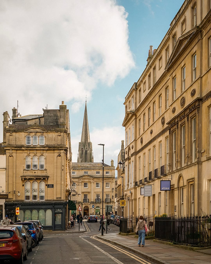 Mùa hè (tháng 7 – tháng 8) tại thành phố bath nước anh