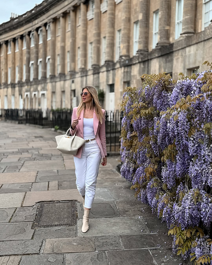 Di chuyển bằng tàu hỏa tới thành phố Bath nước Anh