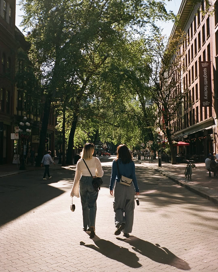 Đi xe buýt đến phố cổ Gastown