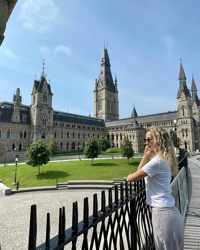 Mùa hè (tháng 6 – tháng 8) tại thủ đô Ottawa Canada