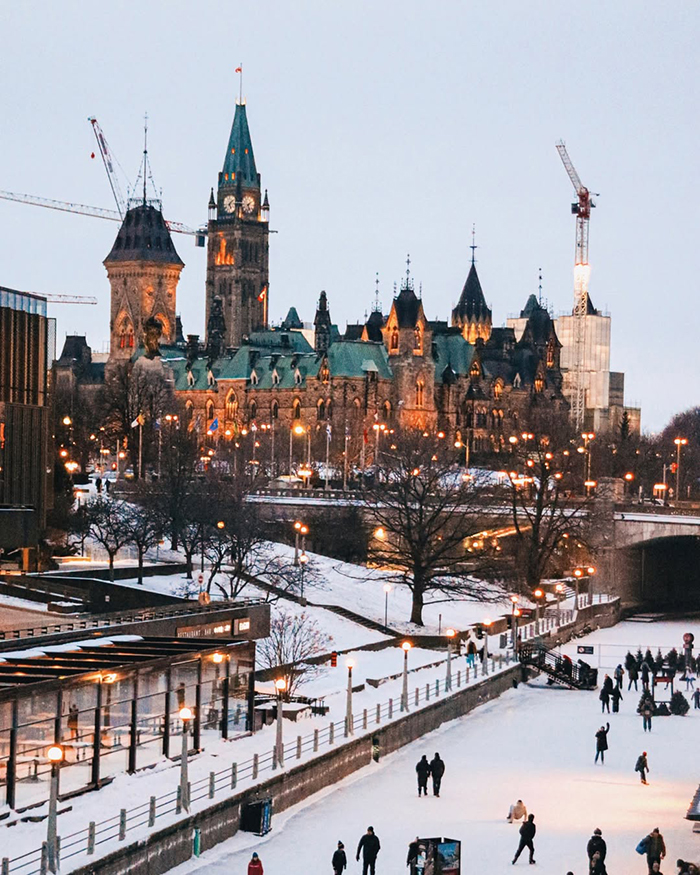 Đi xe buýt tới thủ đô Ottawa Canada