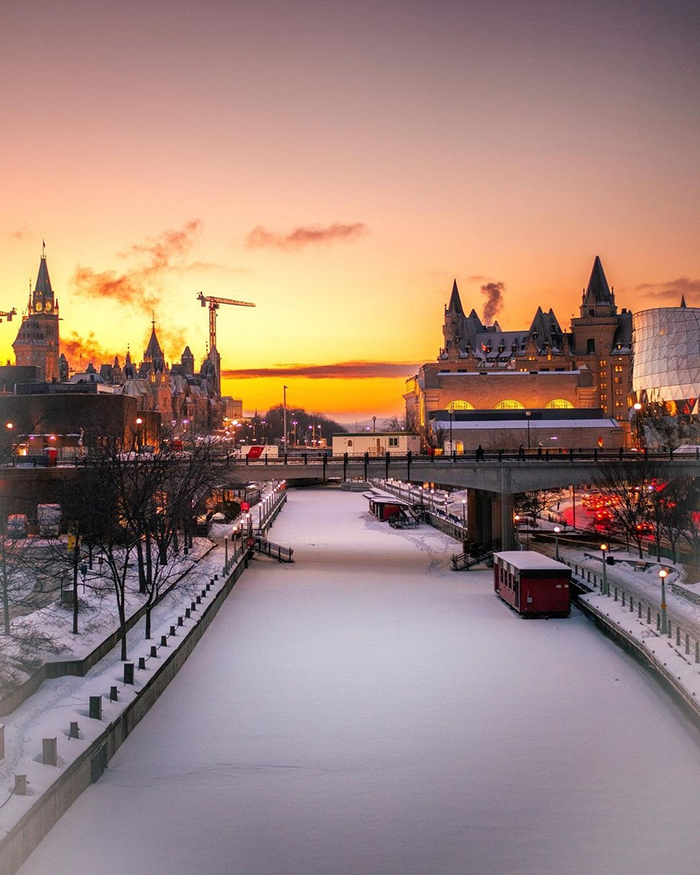 Kênh đào Rideau (Rideau Canal) tại thủ đô Ottawa Canada