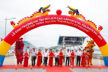 Quảng Ninh có thêm đội tàu du lịch cao cấp phục vụ khách tham quan Vịnh Bái Tử Long