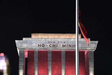 Lễ hạ cờ Lăng Bác: Một trải nghiệm không thể bỏ qua của Thủ đô