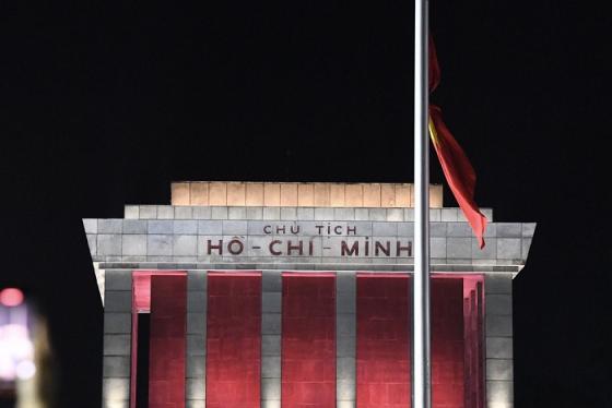 Lễ hạ cờ Lăng Bác: Một trải nghiệm không thể bỏ qua của Thủ đô