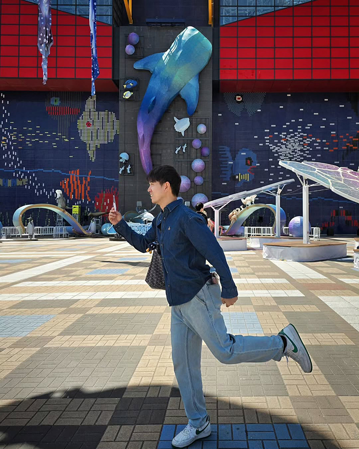 Đi xe bus tới thủy cung Osaka Kaiyukan Nhật Bản