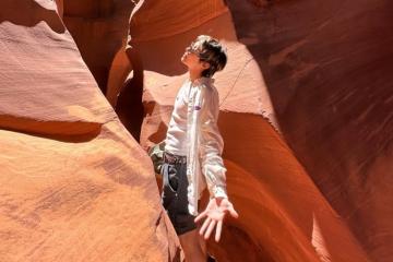 J-Hope (BTS) khám phá hẻm núi Linh Dương nổi tiếng ở Mỹ