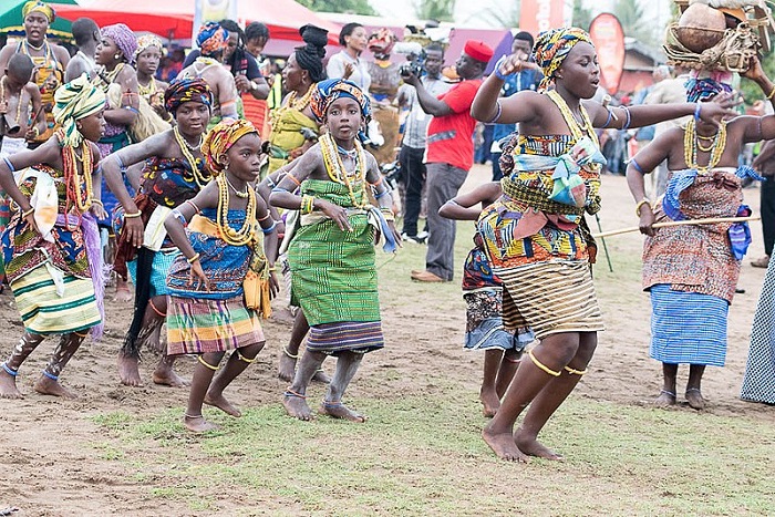 Vũ điệu Agbadza của người Ewe, một trong những điệu nhảy truyền thống của người châu Phi. 