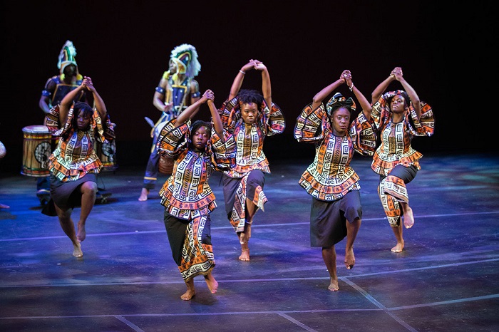 Đằng sau điệu nhảy truyền thống của người châu Phi là những câu chuyện chưa kể