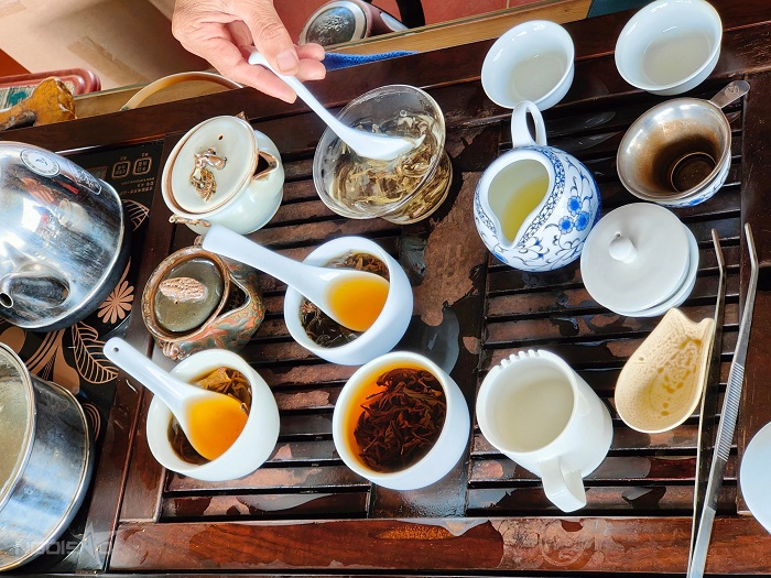 Thưởng thức chè tươi ngon ngay tại điểm vui chơi ở Mộc Châu cho gia đình