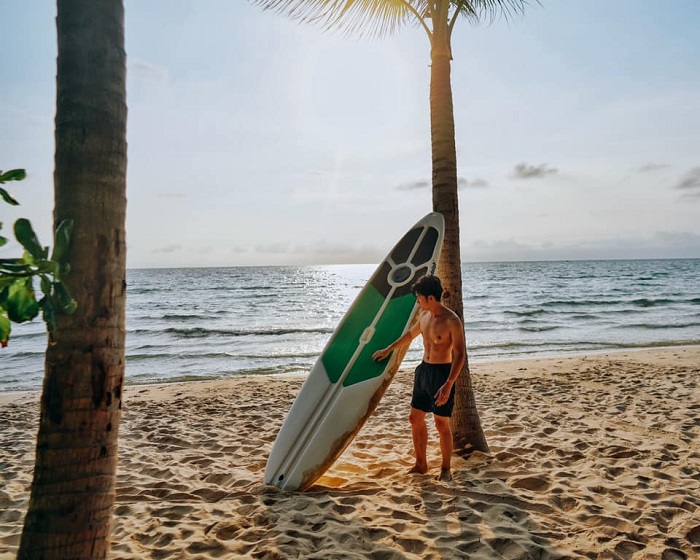 Chèo SUP, chèo thuyền... rất được lòng các bạn trẻ ở Bãi Khem Phú Quốc