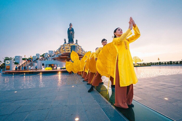 hoạt động du lịch ở núi Bà Đen Tây Ninh - Biểu diễn tại ngày hội Phật Đản