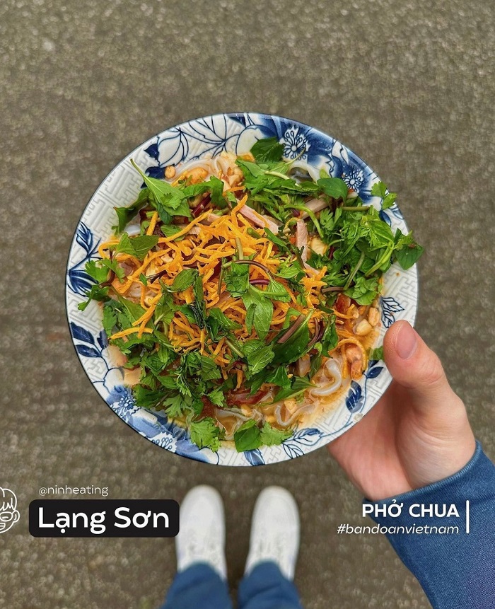 Món phở chua Lạng Sơn có phần nước sốt sền sệt chua ngọt, ăn rất cuốn