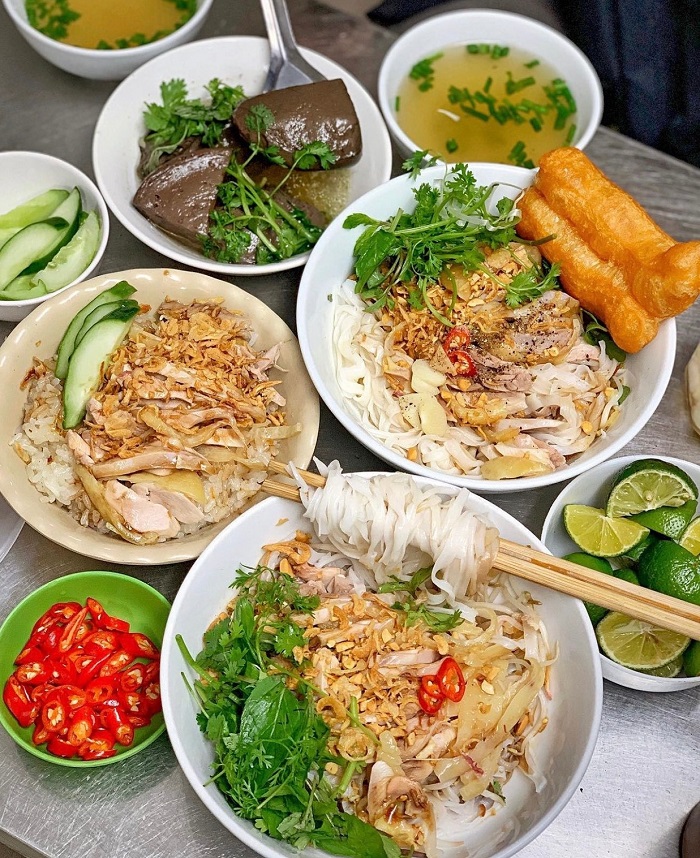 Phở cuốn Lạng Sơn có giá chỉ từ 35.000 đồng/suất, thích hợp để ăn trưa, ăn tối nhẹ nhàng, không nặng bụng