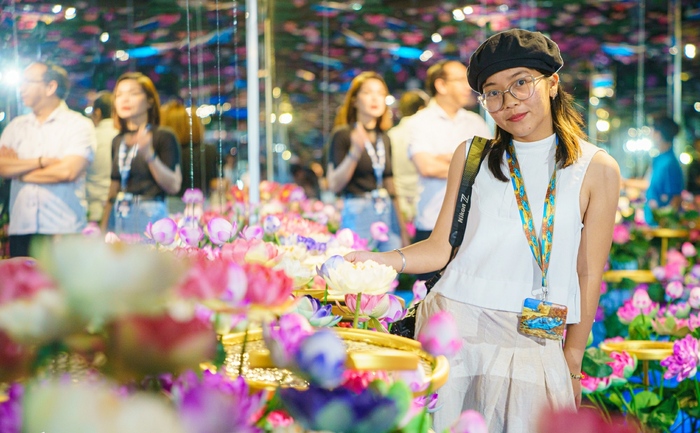 tham quan khám phá triển lãm nghệ thuật đa giác quan Van Gogh và Monet 