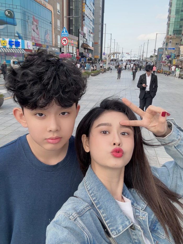 Trương Quỳnh Anh du lịch làng Gamcheon Trương Quỳnh Anh du lịch làng Gamcheon