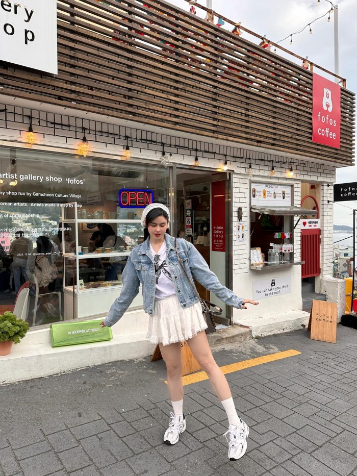 Trương Quỳnh Anh du lịch làng Gamcheon Trương Quỳnh Anh du lịch làng Gamcheon