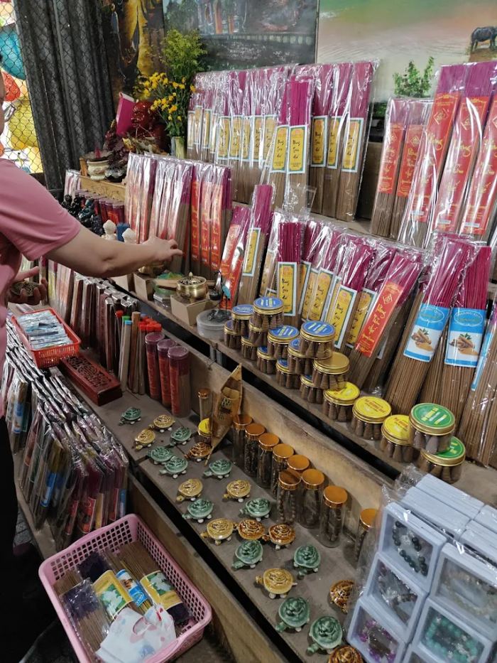 Quà lưu niệm ở làng hương Thuỷ Xuân Huế 