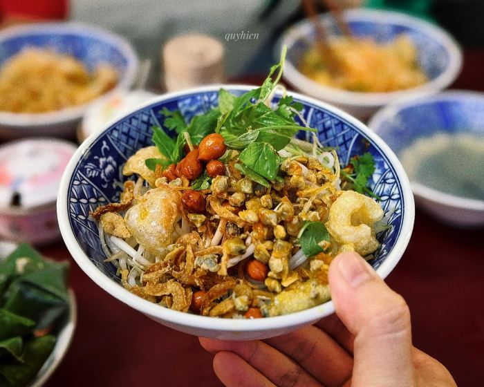 tiệm cơm ngon ở Huế Cơm Hến Hoa Đông