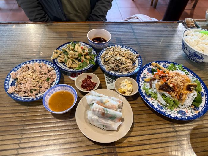 tiệm cơm ngon ở Huế Quán cơm chay Liên Hoa 