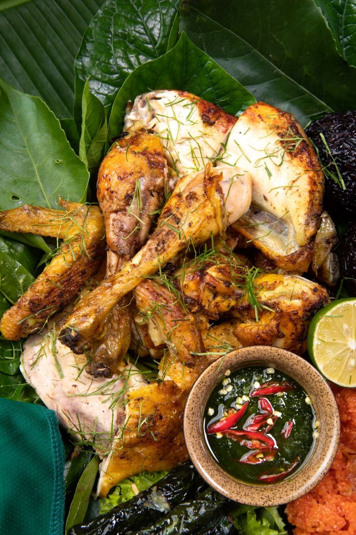 đặc sản độc đáo ở Quảng Bình Quảng Trị Gà nướng chấm muối cheo 