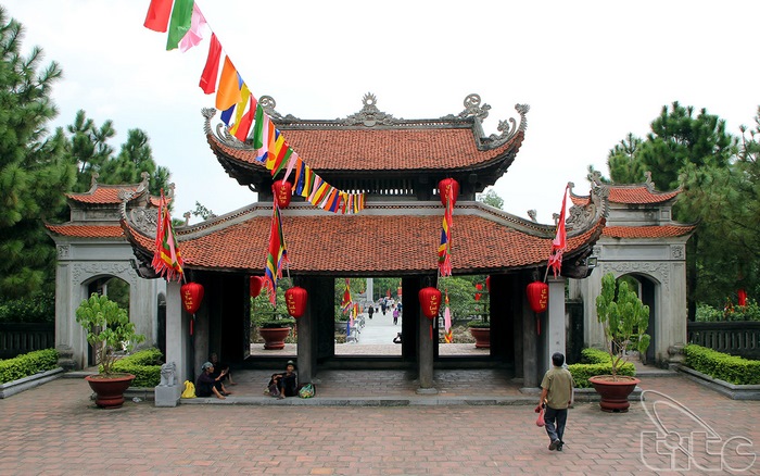 Đền thờ Nguyễn Trãi tọa lạc dưới chân núi Ngũ Nhạc mang đậm phong cách thời Lê.