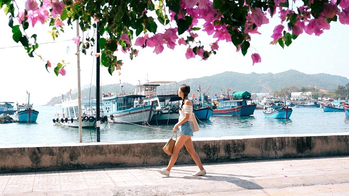 Nhớ ghé thăm làng chài Vĩnh Hy - điểm du lịch mùa hè ở Việt Nam đẹp như mơ