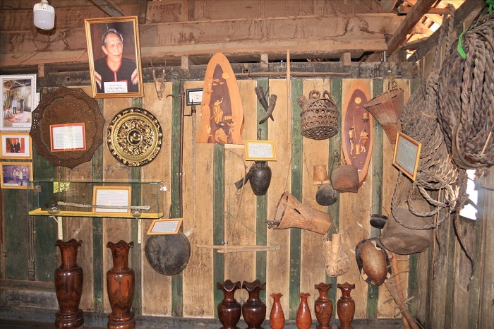 Thăm nhà sàn cổ hơn 130 năm tuổi trong chuyến du lịch Buôn Đôn Tây Nguyên