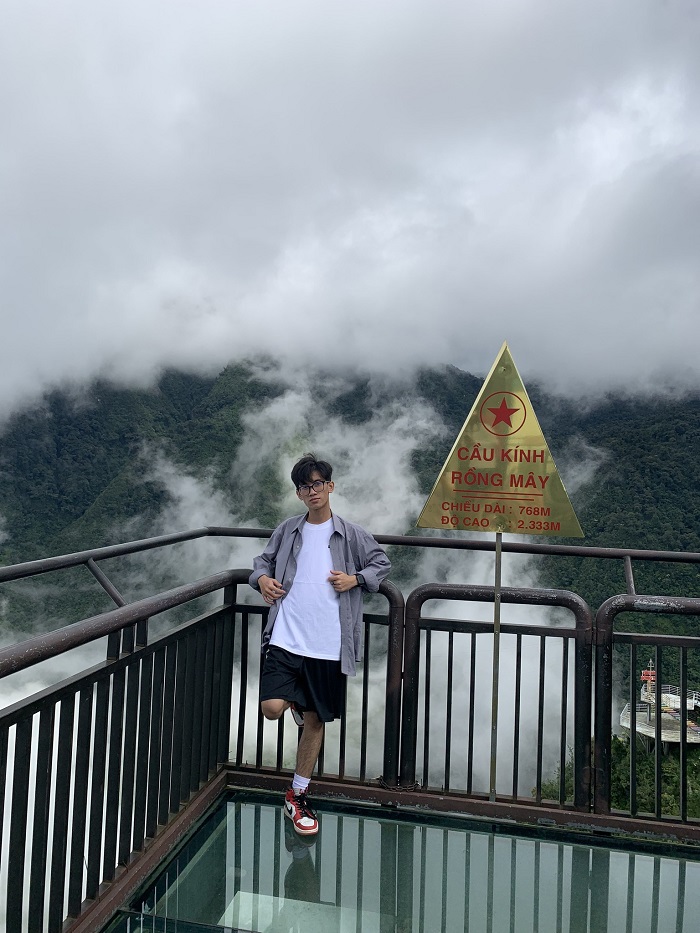 Trải nghiệm đi cầu kính trong Khu du lịch Cầu kính Rồng Mây Lai Châu