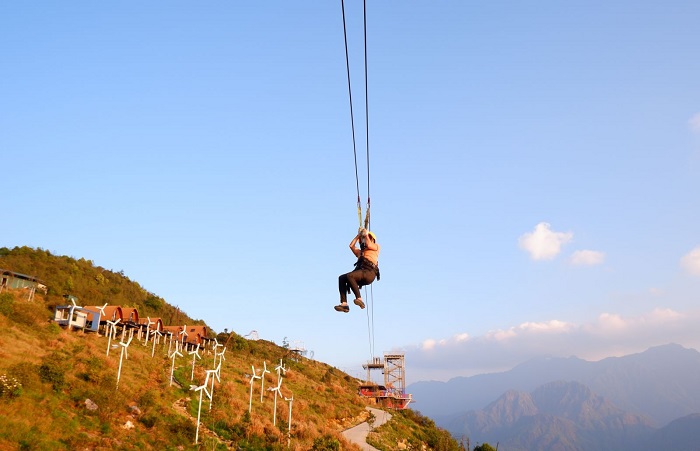 Trượt zipline mang tới cảm giác thật sảng khoái tại Khu du lịch Cầu kính Rồng Mây Lai Châu