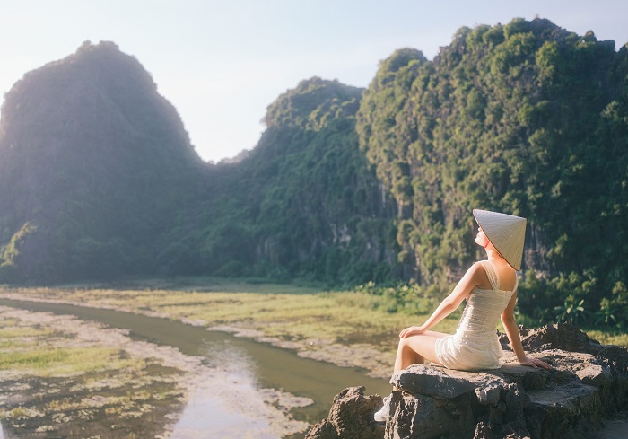 Kinh nghiệm du lịch Tam Cốc Bích Động đưa bạn qua 3 hang