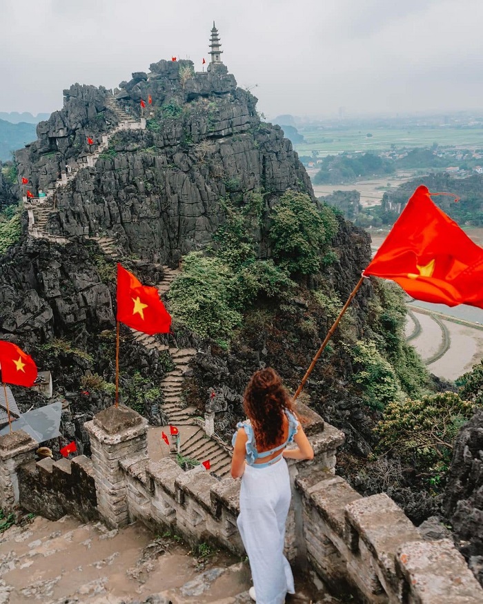 Kinh nghiệm du lịch thắng cảnh Tràng An thăm Hang Múa trong vi vu Tràng An để có nhiều ảnh đẹp mang về