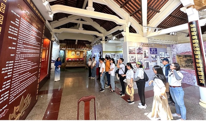 Phòng chuyên đề Côn Đảo tái hiện lại chặng đường 15 năm tù đầy gian khổ của Bác Tôn tại nhà tù Côn Đảo. 